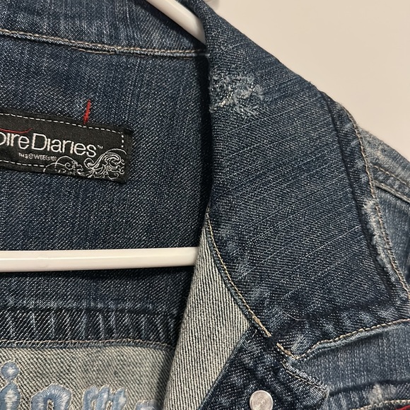 Beautiful cropped lightly distressed denim jacket. The Vampire diaries. PTP 19”. - Picture 10 of 16
